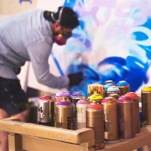 Grafitero trabajando - Pinturas en Madrid